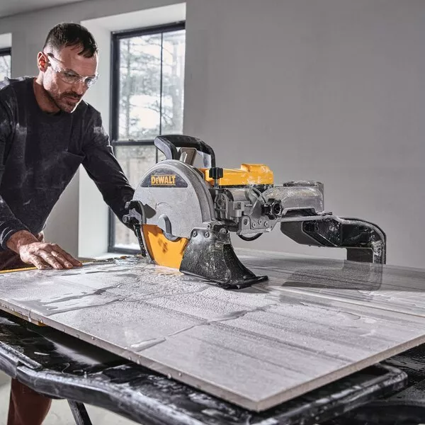 Scie à Carrelage Grande Capacité DEWALT 1600W 250 Mm - D36000-QS 5 Scie à Carrelage Grande Capacité DEWALT 1600W 250 Mm - D36000-QS – Image 5