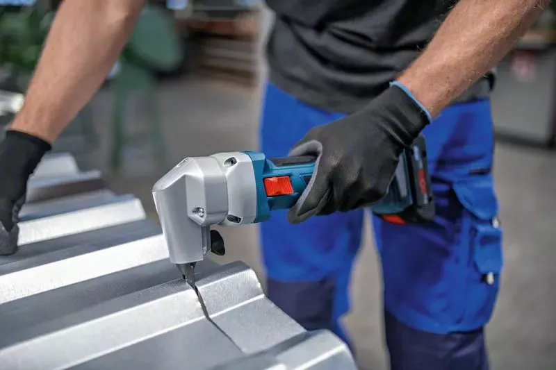 Grignoteuse BOSCH GNA 18V-16 E - Sans Batterie, Ni Chargeur - 0601529600 2 Grignoteuse BOSCH GNA 18V-16 E - Sans Batterie, Ni Chargeur - 0601529600 – Image 2